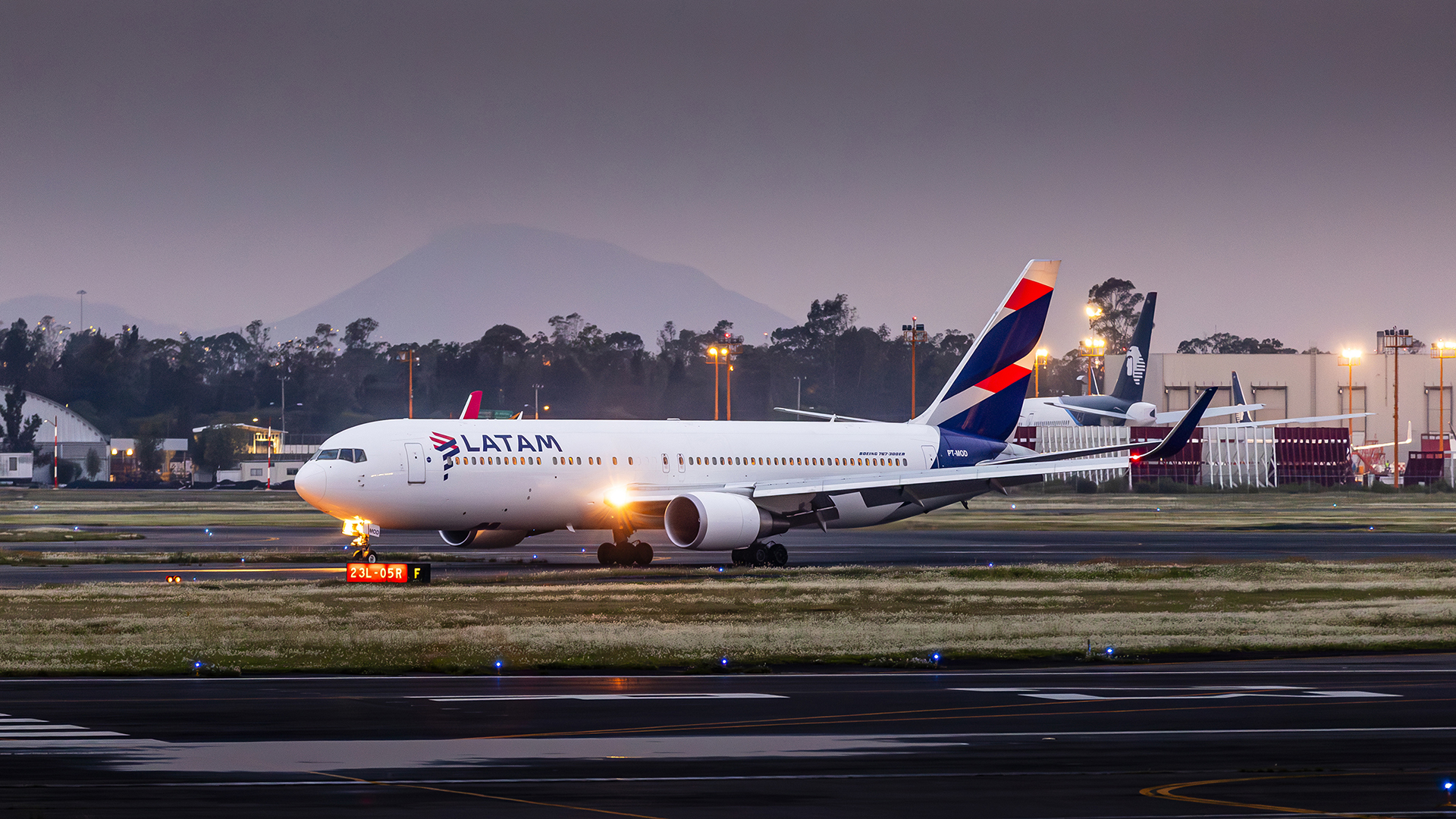 Canon EOS 6D Mark II | EXIF: 200mm, f/2.8, 1/160sec, ISO-3200 | Photo by Christian González Verón | All rights reserved